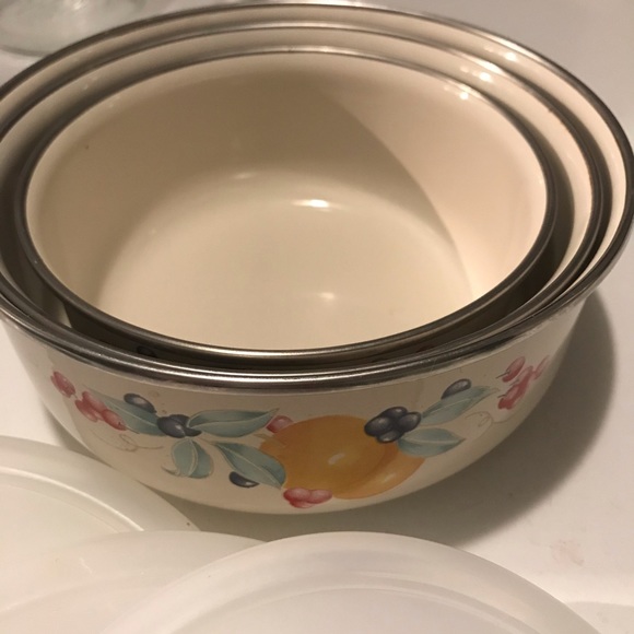 Vintage Metal Nesting Bowls